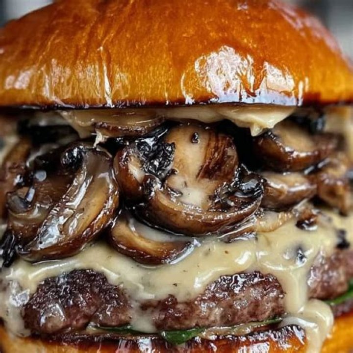 What fast food has mushroom and swiss burgers?
