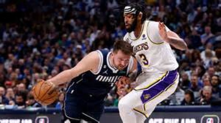 What Happened to Anthony Davis? Lakers Star FACE Injury Update After Mid-Game Exit vs Timberwolves