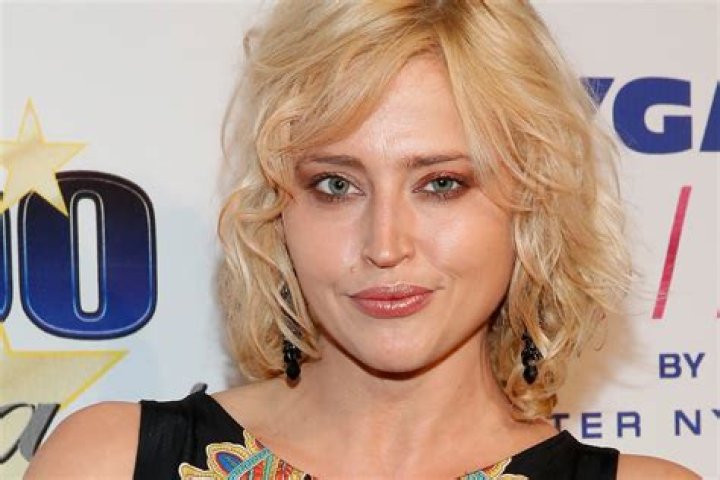 What happened to Estella Warren? What is she doing today? Wiki