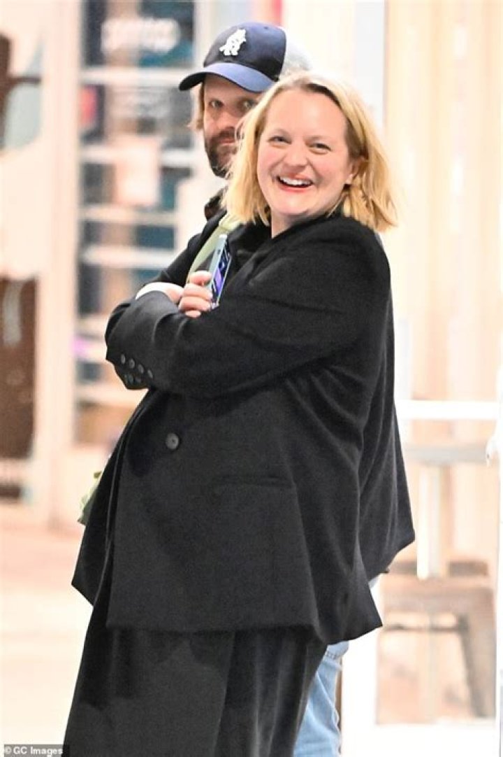 What Is Elisabeth Moss’s Net Worth In 2022? The Invisible Man Actress’s Earnings & Career