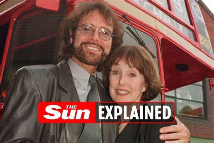 When did Una Stubbs and Cliff Richard date?