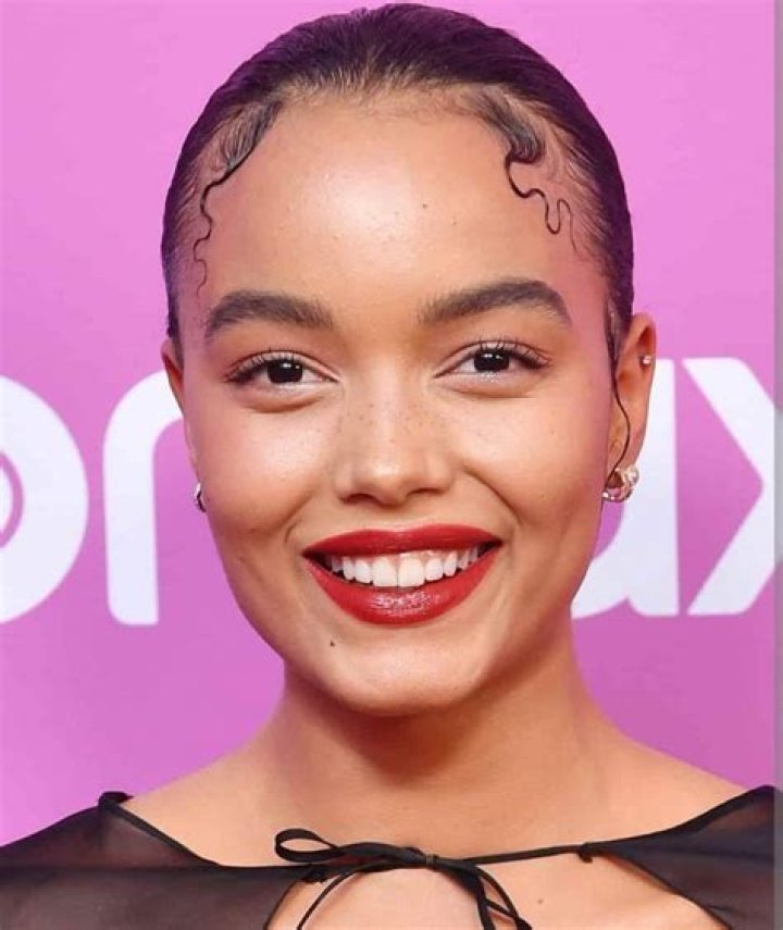 Whitney Peak- Wiki, Age, Height, Net Worth, Boyfriend, Ethnicity