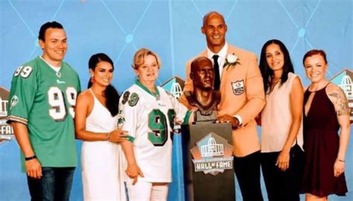 Who Are Gracie and Tiffany Taylor? Joy Taylor Sister- Family