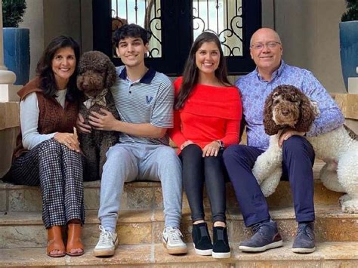 Who Are Via Gonzalez’s Parents, And What’s Her Nationality? Family & Age
