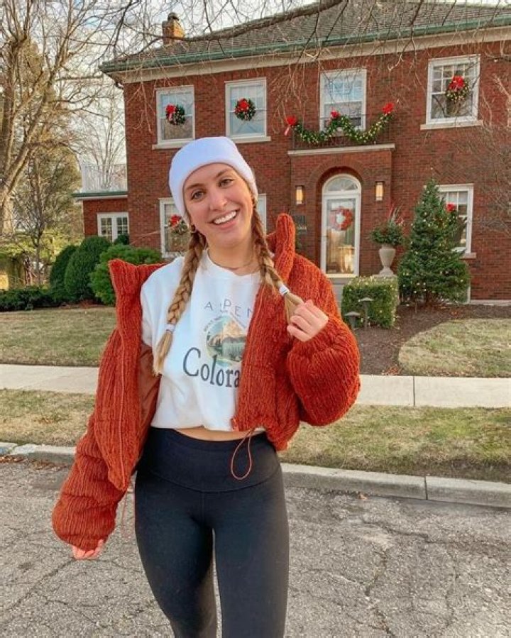 Who is Cora Shircel? Biography, Boyfriend, Wiki, Age, Net Worth, Tik Tok