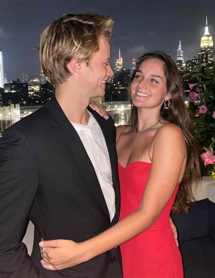 Who Is JJ Maybank Dating In Outer Banks? Answered