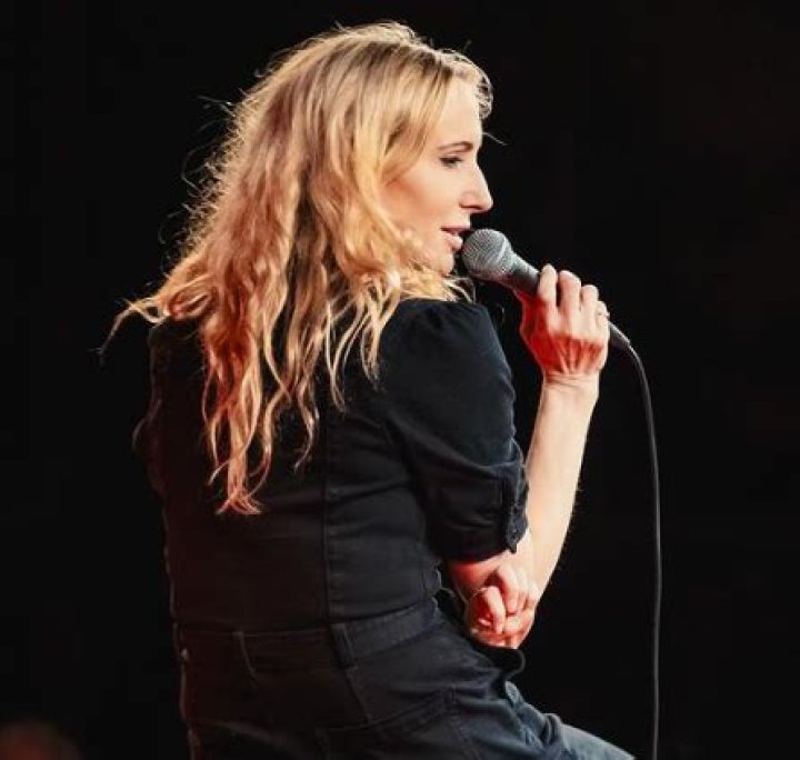 Who Is Nikki Glaser Sister? Lauren Glaser, Brother And Family Ethnicity Explored
