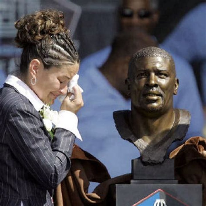 Who Is Sara White, Reggie White Wife? High School Love Story