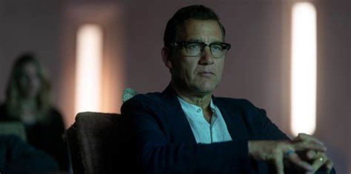 Who is Zoomer’s Father, Andy or Bill, in A Murder at the End of the World? Theories