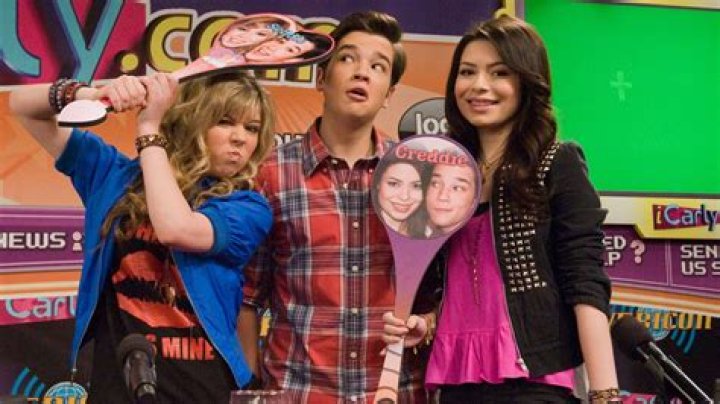 Why Jennette McCurdy Says Sam & Freddie's First Kiss On 'iCarly' Was Scarier Than It Looked