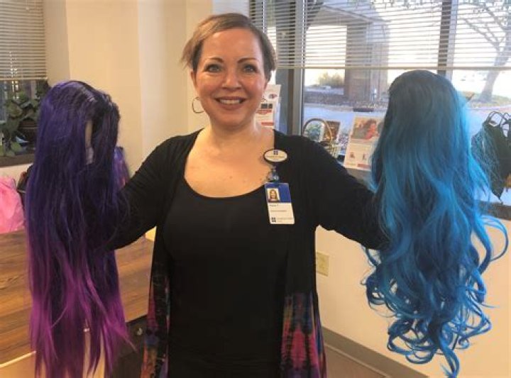 Wig donation to Gilda’s Club means stylish cancer journey