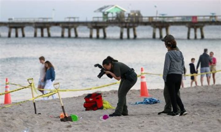 Young girl killed when hole she dug on Florida beach collapsed